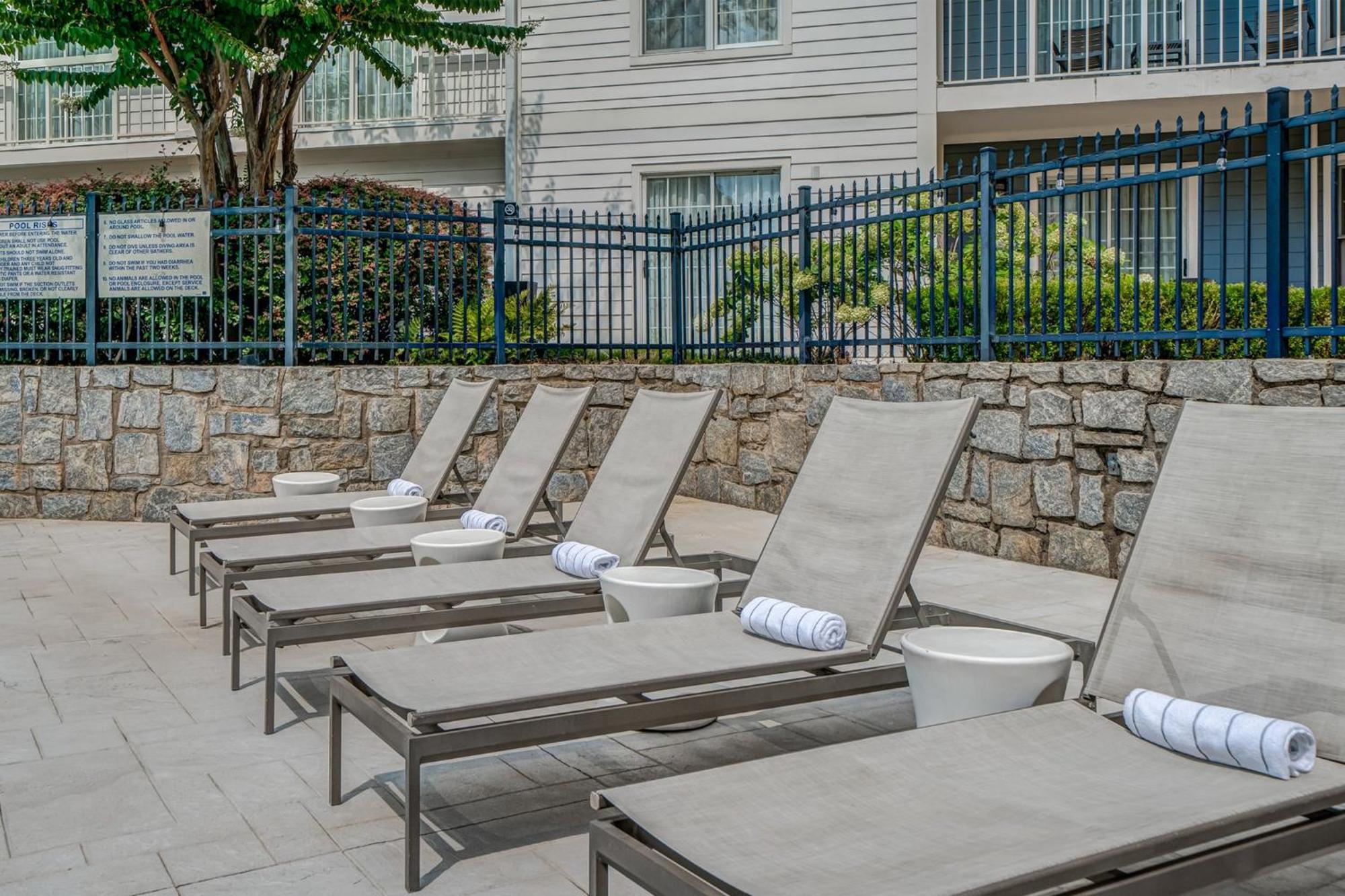 Hotel Indigo Atlanta Vinings By Ihg Smyrna Exteriör bild