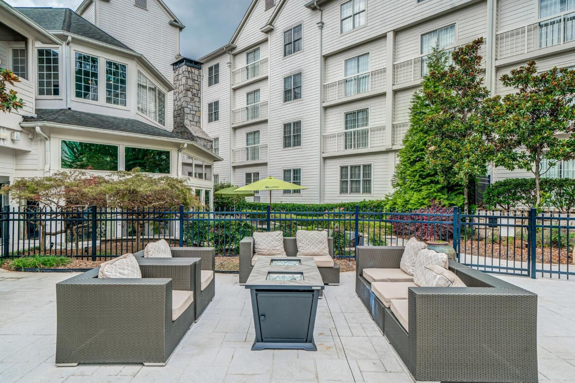 Hotel Indigo Atlanta Vinings By Ihg Smyrna Exteriör bild