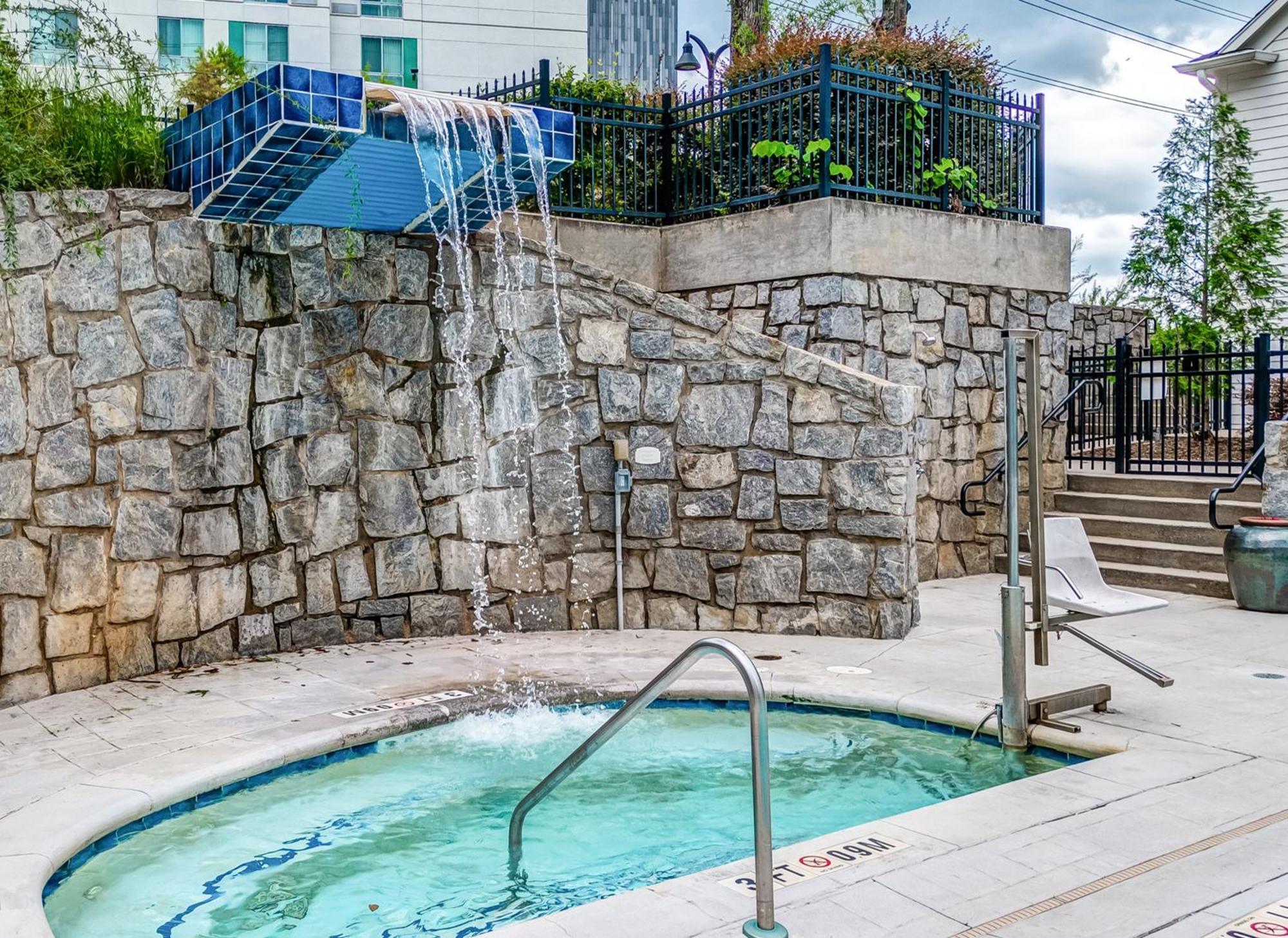 Hotel Indigo Atlanta Vinings By Ihg Smyrna Exteriör bild